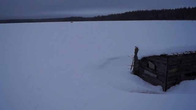 Одиночный зимний поход на безымянное озеро. Изба на воде. Попытка рыбалки. Глухая тайга. Один в лес смотреть онлайн