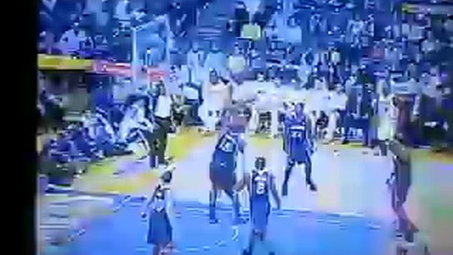 A closer look at the LA Laker Bench Ritual смотреть онлайн