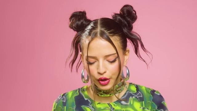 Nina Chuba Reagiert Auf Ihre Besten Beauty- Und Fashion-Looks | Style-Tagebuch | GLAMOUR