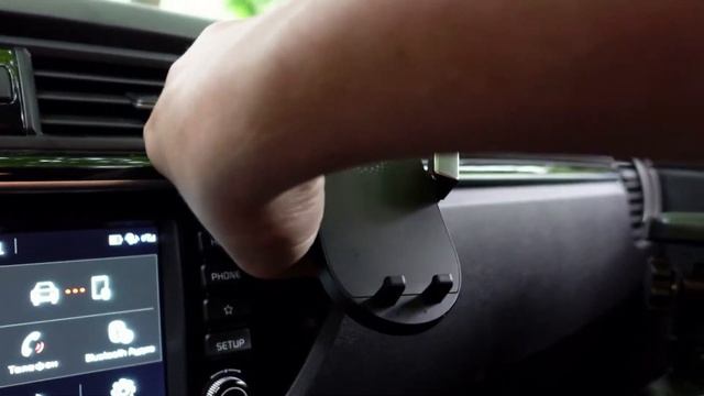 Автомобильный держатель с беспроводной зарядкой Xiaomi смотреть онлайн