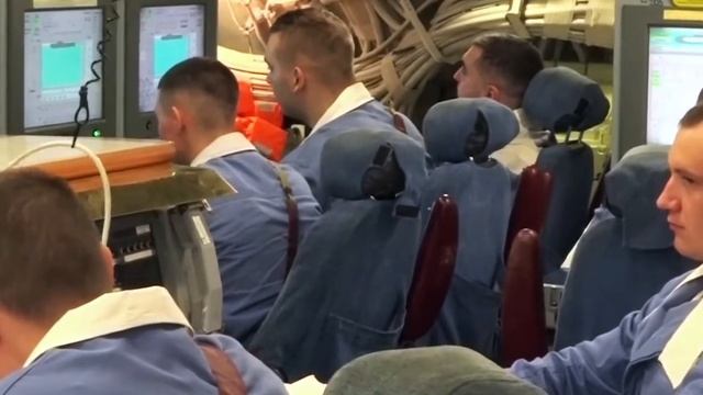 Залповый пуск четырех баллистических ракет «Булава» с борта РПКСН смотреть онлайн
