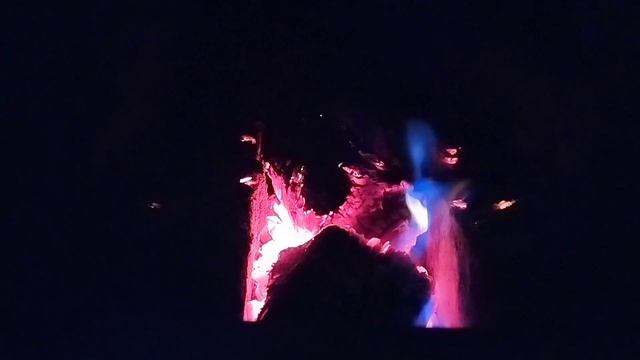 ?Огонь.Для медитации.Для снятия стресса.Для сна.? Fireplace Sounds Relaxing смотреть онлайн