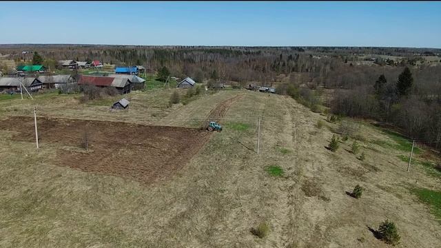 Трактор Т-40АМ , распашка целины плугом плн 2-35 , утащит или нет , первая пахота в жизни . 9 .