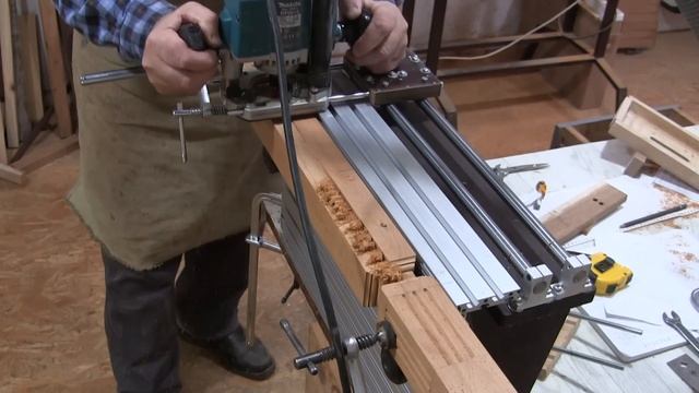 Балясина ручным фрезером. Making baluster using hand router. смотреть онлайн