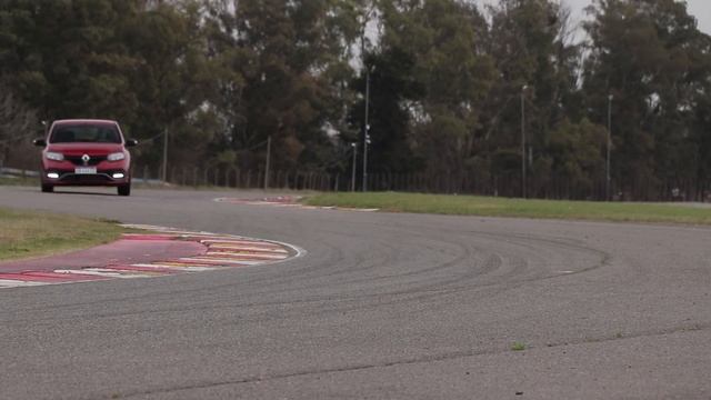 Renault Sandero RS 2020 - Test - Matías Antico - TN Autos смотреть онлайн