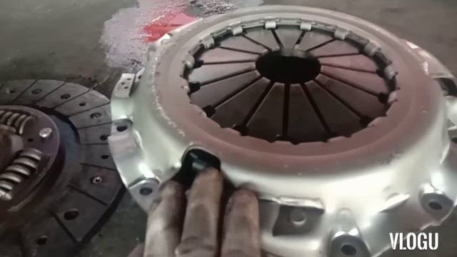 HYUNDAI H-100 REPLACE CLUTCH LINING смотреть онлайн