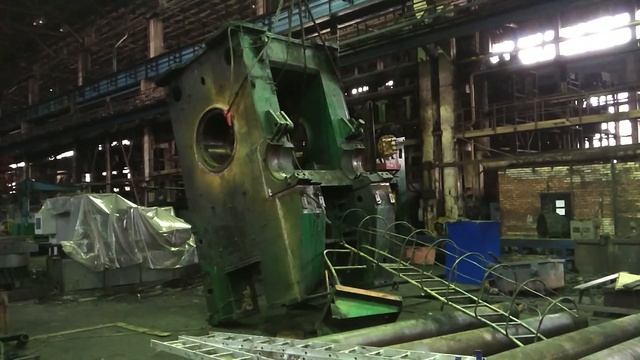 Кантовка верхней станины К8544 в горизонтальное положение двумя кранами и траверсой смотреть онлайн
