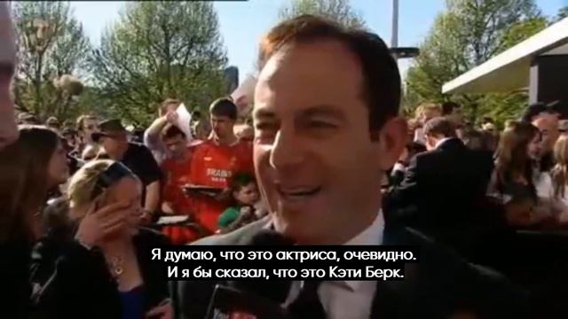 Джейсон Айзекс на красной дорожке BAFTA