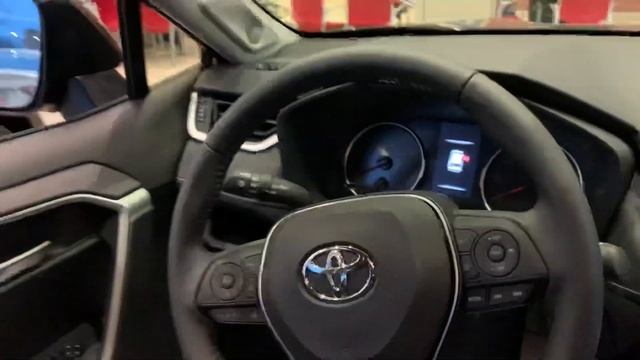 TOYOTA RAV4 2019 в «пред-максимальной» комплектации