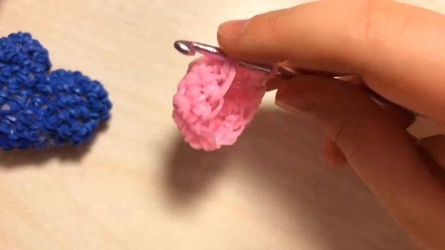 Плетение СЕРДЕЧКА техникой лумигуруми из резиночек на крючке без станка. смотреть онлайн