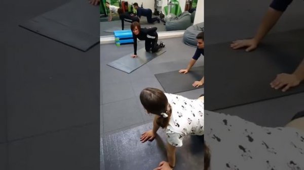 В студии EasyFit тренер Надежда пилатес, йога, стретчинг запись прямого эфира