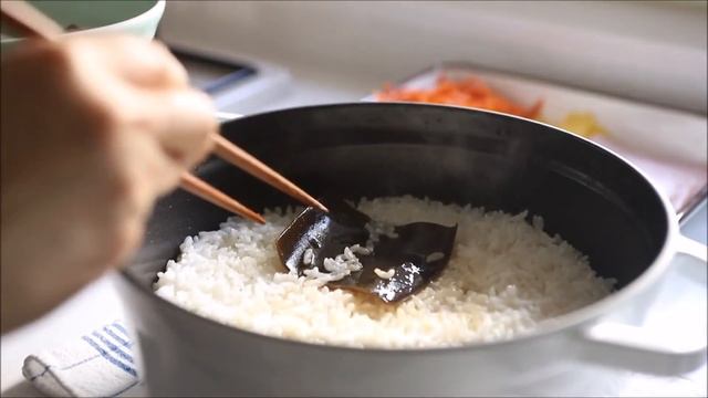 SUB)간단한 재료로 만드는 예쁜 꽃김밥과 호두 파이｜ 다정한 테이블｜ Flower-shaped gimbap and walnut pie | Warm table смотреть онлайн