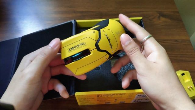 Razer Viper Ultimate Cyberpunk 20000 DPI смотреть онлайн