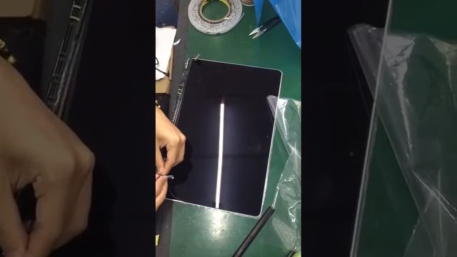To fix the black plastic seal around the Macbook pro screen смотреть онлайн