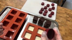 Муссовое пирожное Кубик