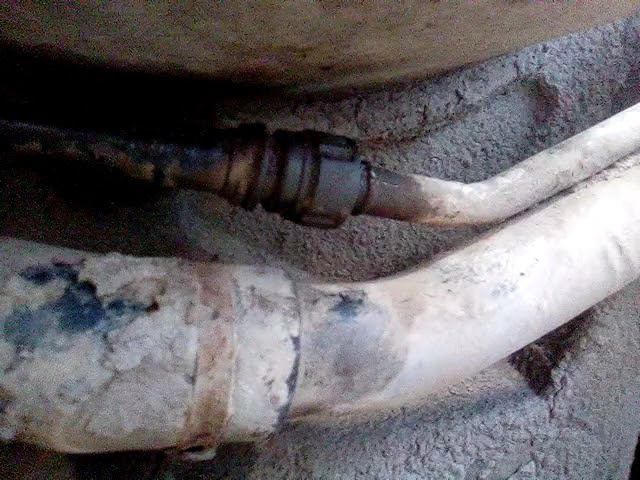 Нелёгкая замена хомутов крепления топливного бака Лада Калина