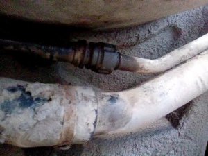 Нелёгкая замена хомутов крепления топливного бака Лада Калина