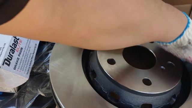 Toyota Venza Front Brakes and Rotor Change Replacement How To DIY смотреть онлайн