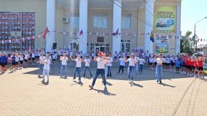 Ко дню Российского флага ?? Флешмоб с молодёжью станицы Выселки.