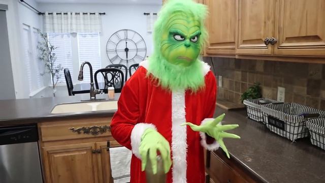 Escape The BabySitter GriNch And Lock Him In House Jail To Save ChrisTmas! смотреть онлайн