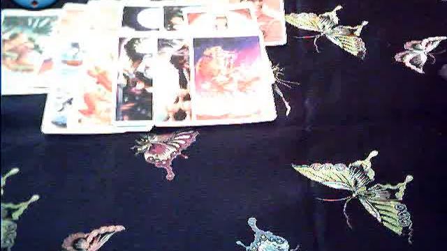 Гадание Зачем он вернулся смотреть онлайн