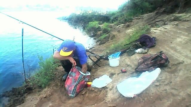 Бюджетный способ приготовления и замешивания прикормки смотреть онлайн