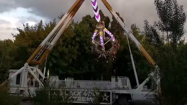 Эстримальный атракцион нашего парка - Black Star Extreme. Городской центральный парк Караганды. смотреть онлайн