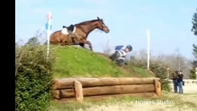 Подборка падений с лошадей, horse fails смотреть онлайн