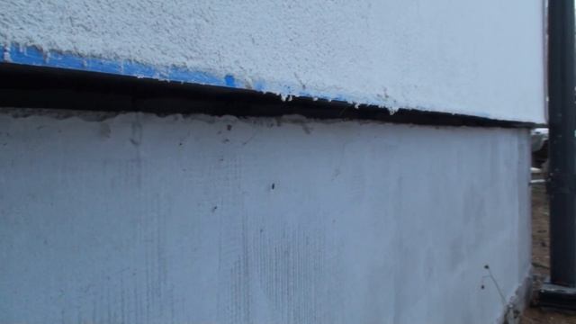 Как устанавливать отливы, температурно-усадочные швы во внутренних углах, между цоколем и фасадом смотреть онлайн