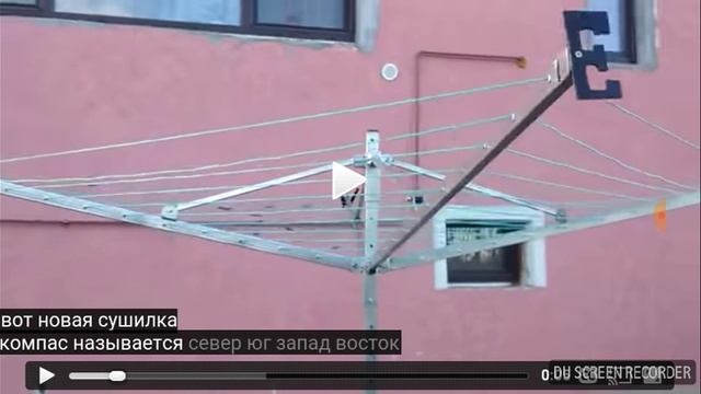 Игровая площадка для детей во дворе дома.