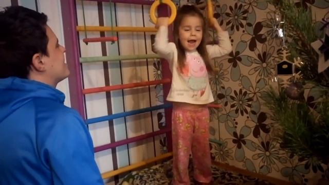 Наш первый кувырок на кольцах..