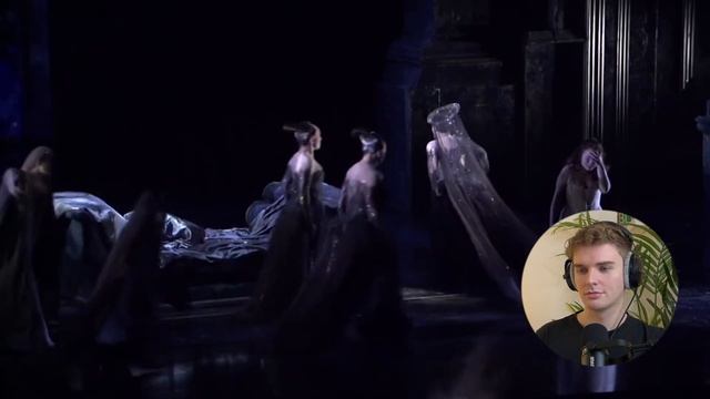 Professional Singer Reacts to Queen of the Night смотреть онлайн