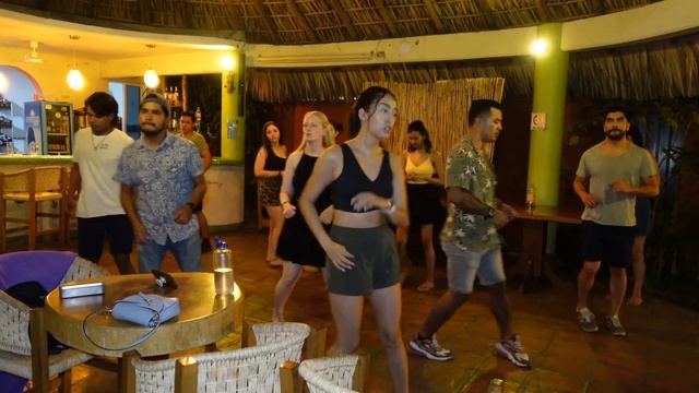 Salsa and Bachata Dancing in Puerto Escondido смотреть онлайн