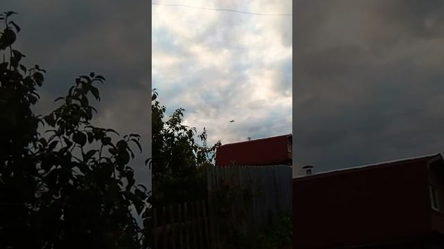 Низко летящий кукурузник ( самолёт ). смотреть онлайн