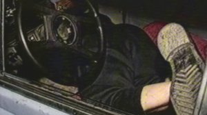 Автобухарь вверх ногами уснул в «Москвиче»