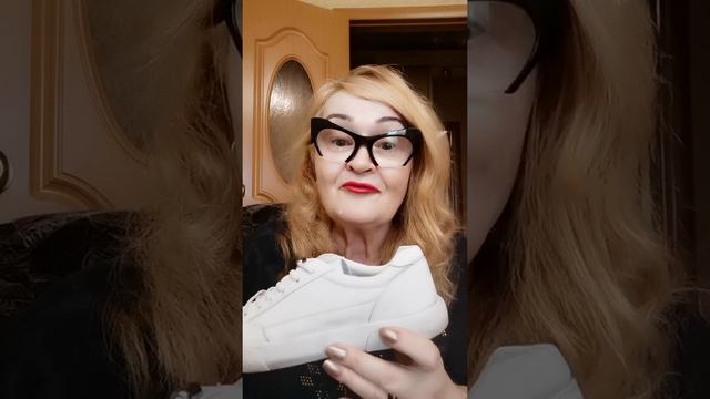 Если совсем нет денег положите в обувь монетку. смотреть онлайн