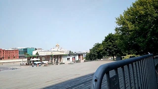 Как спасаются от жары в Москве.... смотреть онлайн