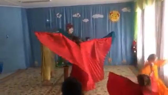 Танец воспитателей и детей «Сохраним планету». Музыкальный руководитель Сасаева М.В. смотреть онлайн