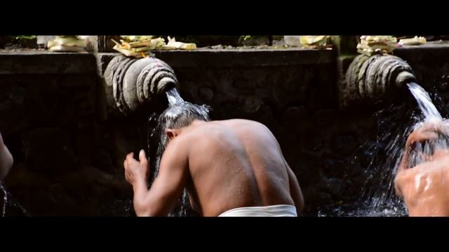 Documentary of tirta empul bali [CREWDED TEAM] смотреть онлайн