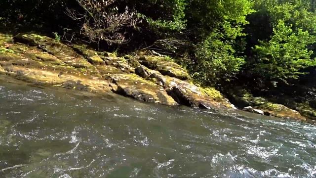 Экстремальный сплав по горной реке на надувном матрасе. Готовлю мясо с овощами на костре смотреть онлайн