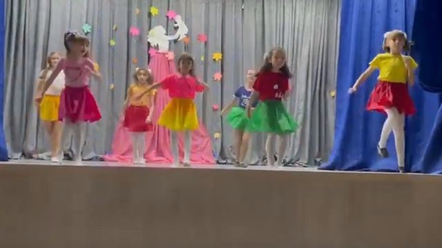 танцевальный коллектив "Жемчужинки"танец "Моя мама лучше всех" смотреть онлайн