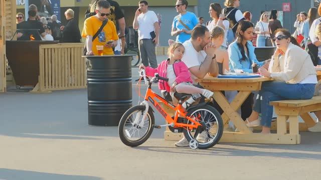 Гастрономический фестиваль «РестоМаркет Фест» на ВДНХ (18.05.2023) смотреть онлайн