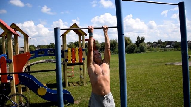 ПОДТЯГИВАНИЯ ОБРАТНЫМ ХВАТОМ в 73 года! ч.1 / Reverse pull-ups at 73! Part 1 смотреть онлайн