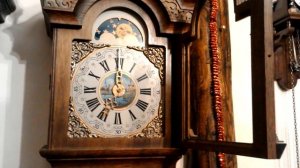 Часы с четвертным боем и Вестминстерской мелодией