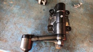 Hyundai Terracan Замена рулевого маятника ( Idler Arm )