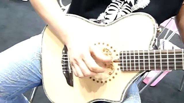 Istvan Alapi at Music China 2009. A really nice Acoustic guitar , made in China смотреть онлайн