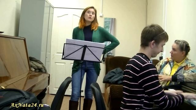 Урок вокала. Распевка в двух регистрах с эпизодически свободной гортанью (йодль) смотреть онлайн