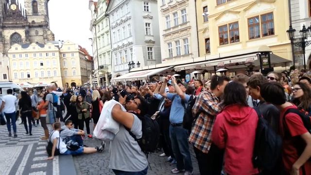 Староместская площадь в Праге.Бой часов. смотреть онлайн