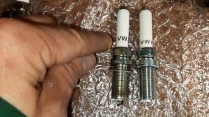 Фольксваген Тигуан 2021. Как отличить оригинальные свечи от контрафакта.