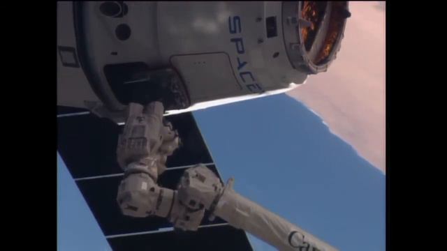 U S SpaceX Dragon Ship Arrives at the International Space Station with Important cargo смотреть онлайн